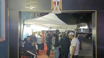 على أنغام الأغاني الوطنية .. الشباب بالطوابير أمام لجان وسط البلد بانتخابات مجلس النواب