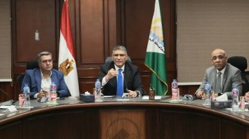 محافظ الجيزة: رفع كفاءة ورصف طريق الخدمة أمام بوابات حدائق الأهرام وإنجاز 95 من مشروعات المبادرة الرئاسية حياة كريمة 