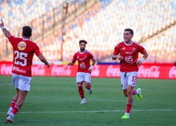 نجم الأهلي السابق يطالب باستبعاد بن شرقي