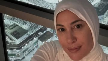 هند صبري تؤدي مناسك العمرة.. شاهد هند صبري تؤدي مناسك العمرة.. شاهد