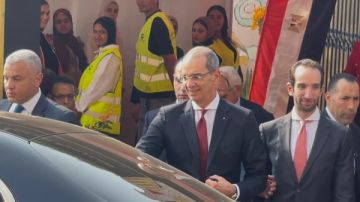 وزير الاتصالات يدلي بصوته في الانتخابات البرلمانية بالشيخ زايد