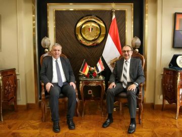 وزير قطاع الأعمال يستقبل سفير ألمانيا بالقاهرة لبحث تعزيز التعاون الصناعي والاستثماري وزير قطاع الأعمال يستقبل سفير ألمانيا بالقاهرة لبحث تعزيز التعاون الصناعي والاستثماري