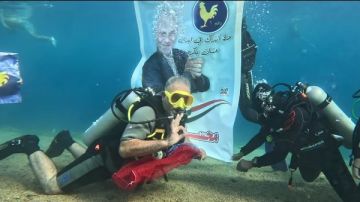 أخبار جنوب سيناء: الرياح تمزق الدعاية الانتخابية.. وهذه أغرب دعاية مرشح يبدأ حملته من قاع البحر