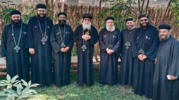 الأنبا مكاريوس يصلي القداس بكنيسة الشهيد مارجرجس والأنبا توماس بعزبة المقدس