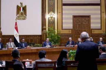 الرئيس السيسي: الدولة حريصة على دعم المستثمرين وتذليل العقبات أمامهم الرئيس السيسي: الدولة حريصة على دعم المستثمرين وتذليل العقبات أمامهم