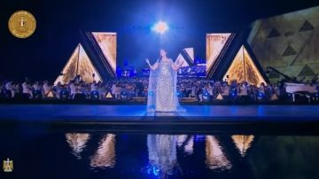 السوبرانو فاطمة سعيد تقدم عرضا مبهرا أمام الرئيس السيسي خلال افتتاح المتحف المصري الكبير السوبرانو فاطمة سعيد تقدم عرضا مبهرا أمام الرئيس السيسي خلال افتتاح المتحف المصري الكبير