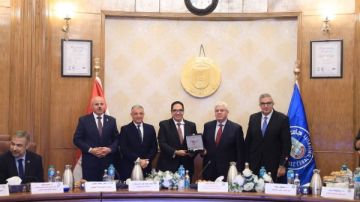 تكريم لجنة تحكيم مسابقة أفضل جامعة صديقة للبيئة