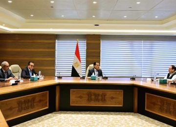 رئيس الوزراء يبحث مع وزير الصحة والكيماويات والأسمدة الهندي التعاون المشترك رئيس الوزراء يبحث مع وزير الصحة والكيماويات والأسمدة الهندي التعاون المشترك