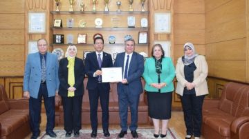رئيس جامعة بنها يكرم الكليات الفائزة في مسابقة التميز الداخلي رئيس جامعة بنها يكرم الكليات الفائزة في مسابقة التميز الداخلي