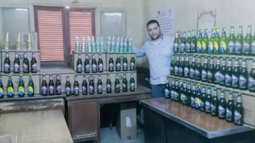 ضبط 378 زجاجة مشروبات كحولية داخل مخزن غير مرخص وتحرير 28 محضرا للمخابز والأسواق بأسيوط