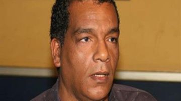 محمد هنيدي ينعى المؤلف أحمد عبدالله: هتوحشني يا صديق عمري محمد هنيدي ينعى المؤلف أحمد عبدالله: هتوحشني يا صديق عمري