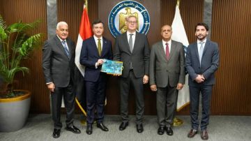 مصر تمد التزام خليج السويس ودلتا النيل مع إيني الإيطالية حتى عام 2040 مصر تمد التزام خليج السويس ودلتا النيل مع إيني الإيطالية حتى عام 2040