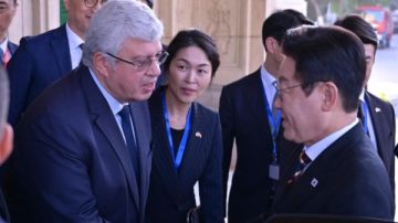 الرئيس الكوري يشيد بجهود الرئيس السيسي في قمة شرم الشيخ.. ويستدعي دور السادات لتحقيق السلام الرئيس الكوري يشيد بجهود الرئيس السيسي في قمة شرم الشيخ.. ويستدعي دور السادات لتحقيق السلام