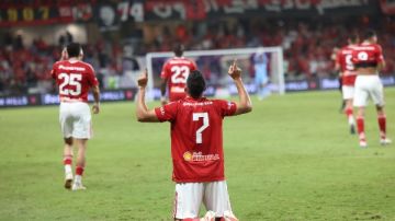 شوط أول الأهلي يتعادل مع سيراميكا كليوباترا 1-1 في نصف نهائي السوبر المصري