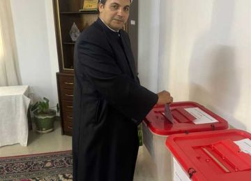 موفدو الأوقاف بالخارج يدلون بأصواتهم في انتخابات مجلس النواب بمقار السفارات والقنصليات المصرية (صور)