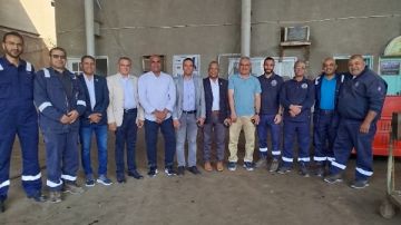 نقيب البترول يلتقي العاملين بأبو رديس ويتفقد مواقع العمل