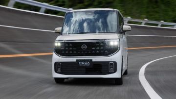 نيسان روكس تفوز بجائزة سيارة العام 2025 تفاصيل