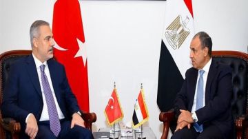 وزير الخارجية ونظيره التركي يؤكدان التزامهما بتطوير الزخم الإيجابي في العلاقات