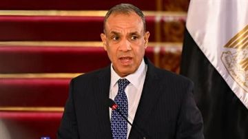 وزير الخارجية يلتقي طلاب كلية الاقتصاد والعلوم السياسية بجامعة القاهرة وزير الخارجية يلتقي طلاب كلية الاقتصاد والعلوم السياسية بجامعة القاهرة