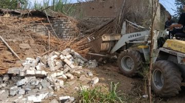 استمرار إزالة التعديات على طرح نهر النيل في المنوفية.. صور استمرار إزالة التعديات على طرح نهر النيل في المنوفية.. صور