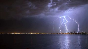 البرق يحصد أرواح 3 مصريين ويصيب سيدة بحروق خطيرة