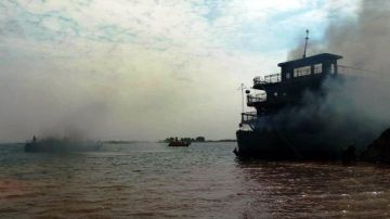 السيطرة على حريق بباخرة راسية في أسوان دون إصابات أو خسائر بالأرواح السيطرة على حريق بباخرة راسية في أسوان دون إصابات أو خسائر بالأرواح