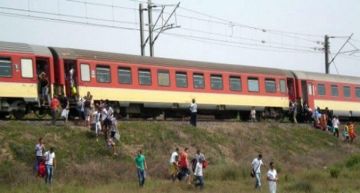 النقل تناشد المواطنين المشاركة في التوعية من مخاطر رشق الأطـ.ـفال للقطارات بالحجارة