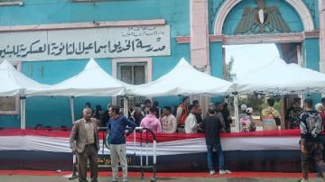 انتظام التصويت في اللجنة الانتخابية بمدرسة الخديو إسماعيل الثانوية بالسيدة زينب