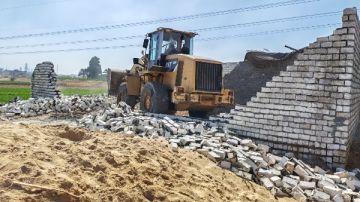 محافظ أسيوط: استرداد 135 فدانا خلال إزالة 16 تعديا على الأراضي الزراعية وأملاك الدولة محافظ أسيوط: استرداد 135 فدانا خلال إزالة 16 تعديا على الأراضي الزراعية وأملاك الدولة