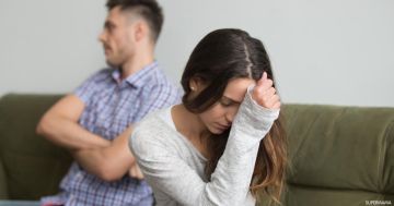 هل قول الرجل لزوجته طالق بالثلاثة تحسب طلقة واحدة أم ثلاث؟.. اعرف الموقف الشرعي