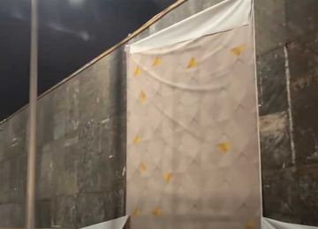  السياحة والآثار توضح حقيقة ترك إدارة المتحف الكبير أغطية بلاستيكية ممزقة وملقاة على الأرض