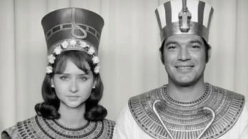 باسم سمرة يشارك في تريند المتحف المصري الكبير بطريقته الخاصة