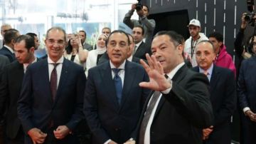 رئيس الوزراء يتفقد جناح شركة اورنچ مصر بمعرض Cairo ICT رئيس الوزراء يتفقد جناح شركة اورنچ مصر بمعرض Cairo ICT