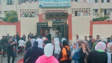 إقبال كثيف على لجنة مدرسة ياسر جنينة بالشروق.. والسيدات يتصدرن المشهد إقبال كثيف على لجنة مدرسة ياسر جنينة بالشروق.. والسيدات يتصدرن المشهد