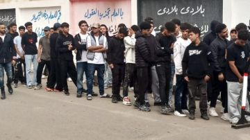 إقبال كثيف من الناخبين على لجنة مدرسة رشيد الابتدائية بمصر الجديدة إقبال كثيف من الناخبين على لجنة مدرسة رشيد الابتدائية بمصر الجديدة