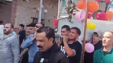 بالورود والبالونات تشييع جثمان شاب في بلقاس .. صور