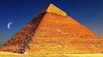 بحضور مترجم ومندوب السفارة.. إخلاء سبيل 3 سائحين تجردوا من ملابسهم بجوار الهرم الأكبر بحضور مترجم ومندوب السفارة.. إخلاء سبيل 3 سائحين تجردوا من ملابسهم بجوار الهرم الأكبر