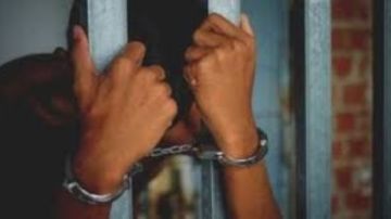 بـ عصا حديدية حبس شخص تعدى على سائق نقل جماعي في القاهرة بـ عصا حديدية حبس شخص تعدى على سائق نقل جماعي في القاهرة