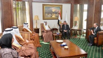 خالد عبدالعزيز يلتقي وزير الإعلام البحريني لبحث تعزيز الشراكة الإعلامية بين البلدين خالد عبدالعزيز يلتقي وزير الإعلام البحريني لبحث تعزيز الشراكة الإعلامية بين البلدين