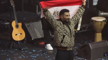 رافعا علم مصر.. أحمد سعد يتألق في حفل كامل العدد بلندن صور رافعا علم مصر.. أحمد سعد يتألق في حفل كامل العدد بلندن صور
