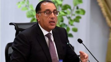 مدبولي يهنئ عصام فريد بتوليه رئاسة الشيوخ ويؤكد على أهمية التعاون بين الحكومة والمجلس