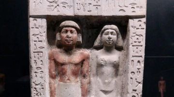 مري وزوجته قطعة الشهر في متحف إيمحتب.. إعرف القصة مري وزوجته قطعة الشهر في متحف إيمحتب.. إعرف القصة