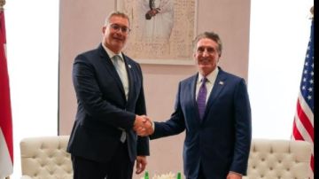 وزير البترول يلتقي وزير الشؤون الداخلية ورئيس المجلس الوطني للطاقة بالولايات المتحدة الأمريكية وزير البترول يلتقي وزير الشؤون الداخلية ورئيس المجلس الوطني للطاقة بالولايات المتحدة الأمريكية