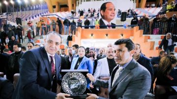 وزير الشباب والرياضة يهنئ رئيس نادي الشمس بإنجاز عمر الرملي بطل الجودو وزير الشباب والرياضة يهنئ رئيس نادي الشمس بإنجاز عمر الرملي بطل الجودو