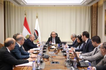 وزير قطاع الأعمال العام يجتمع بالرؤساء التنفيذيين للشركات القابضة لمتابعة موقف تطبيق نظام ERP 