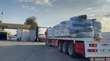 الهلال الأحمر: قافلة زاد العزة الـ 75 محملة باحتياجات الشتاء و9900 طن إمدادات إنسانية