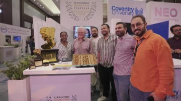 بحضور حسين فهمي ويسري نصر الله.. افتتاح جناح مهرجان الإسكندرية للفيلم القصير في القاهرة السينمائي بحضور حسين فهمي ويسري نصر الله.. افتتاح جناح مهرجان الإسكندرية للفيلم القصير في القاهرة السينمائي