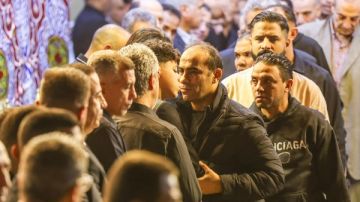 وفد الأهلي يقدم واجب العزاء في الراحل محمد صبري - صور وفد الأهلي يقدم واجب العزاء في الراحل محمد صبري - صور