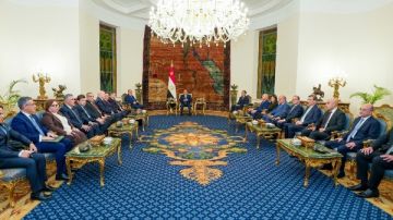 الرئيس السيسي: دفع وتيرة التعاون الاقتصادي والتجاري والاستثماري بين مصر والجزائر