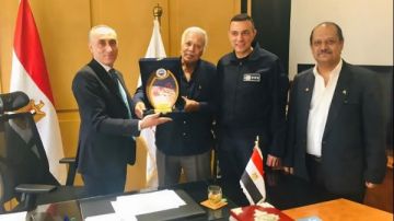 تفاصيل زيارة رئيس الاتحاد المصري للمظلات والرياضات الجوية لوزارة الشباب
